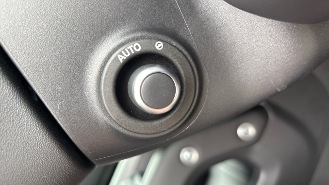 Land Rover Defender 3.0 D250 X-Dynamic HSE 110 5dr Auto Diesel Estate - Image 34